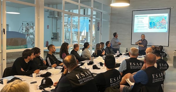 alumnos en el curso de maestro de almazara con ESAO