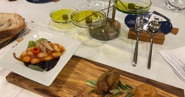 mesa de restaurante con AOVEs