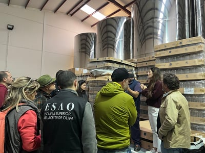 depósitos de aove con alumnos de esao