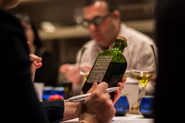 panel catando un aceite de oliva