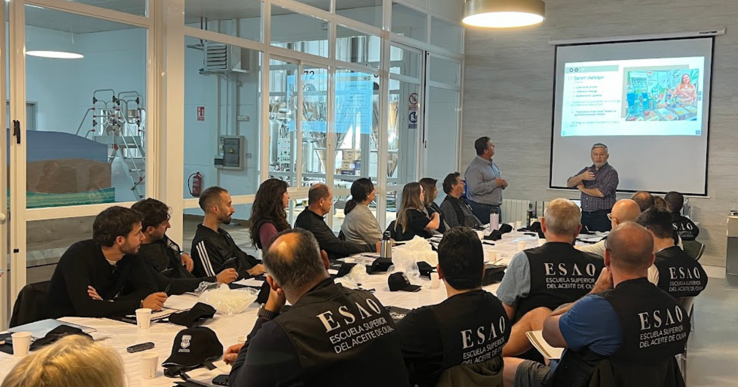 alumnos en el curso de maestro de almazara con ESAO