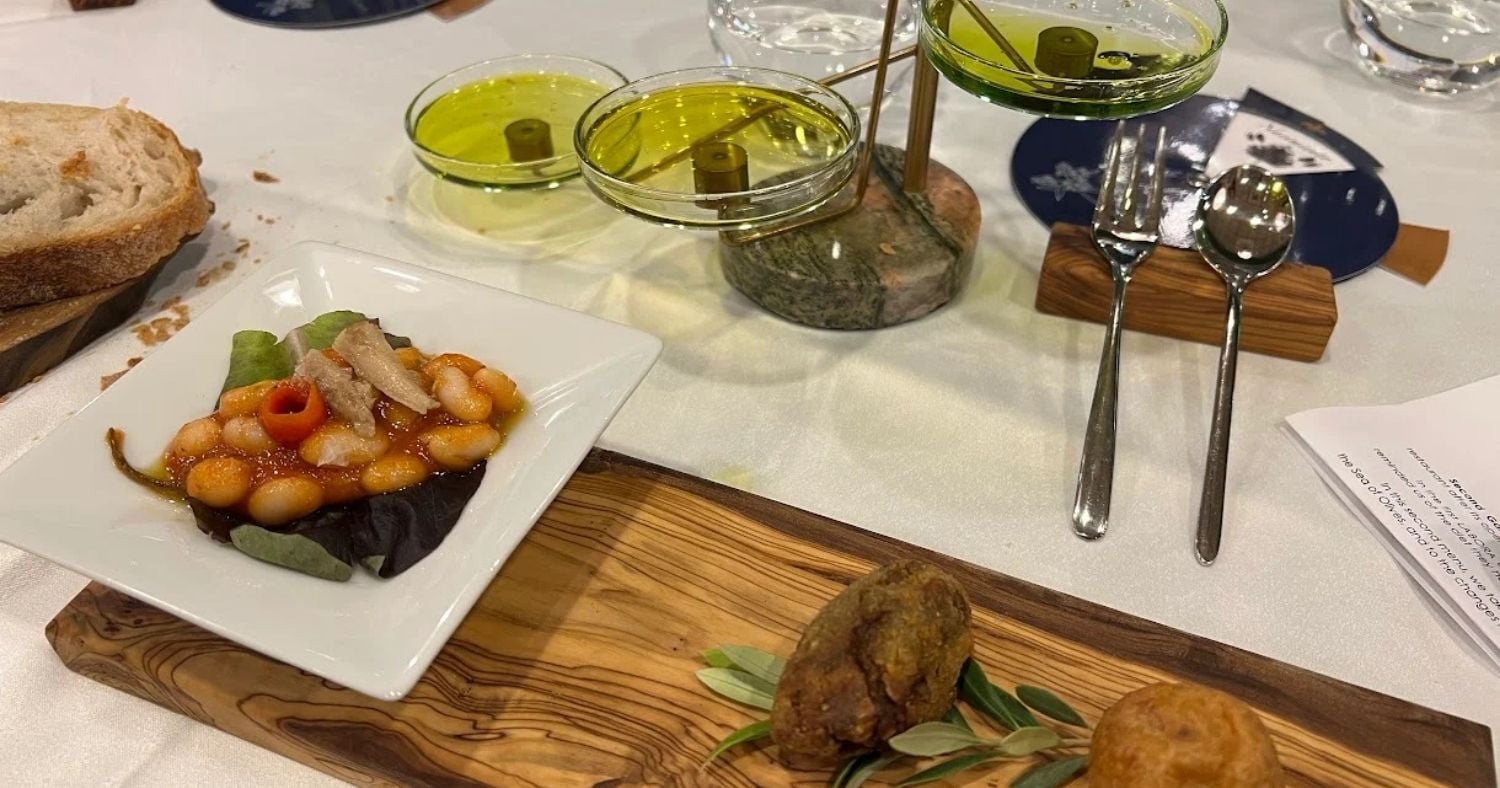 mesa de restaurante con AOVEs